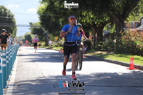 Cobertura_Itau_IRONMAN_70_3_Pucon_2025_fotografo_soycarloseloy104.jpg
