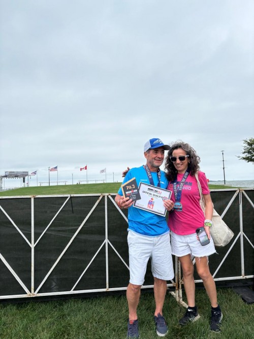 Imagen_Noticia_Chilenos_en_el_IRONMAN_70_3_Ohio_2025_con_Carolina.jpg