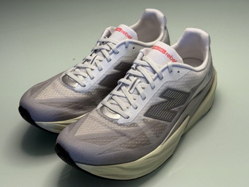 Imagen_Noticia_Catalogo_New_Balance_Running_2025_REBEL_v5.jpg