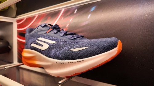 imagen_noticia_tienda_Skechers_World_of_Sports_Costanera_Center-3.jpg