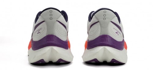 Imagen_4_Noticia_Saucony_Endorphin_Speed_4_La_zapatilla_mixta_de_Saucony_para_preparar_tu_maraton64f6bc734f0a848b.md.jpg