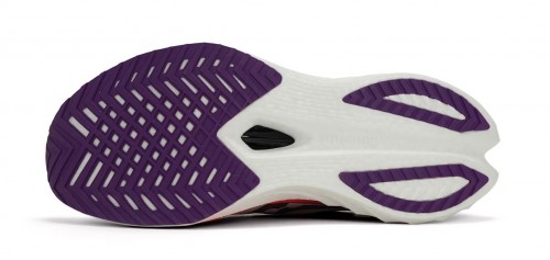Imagen_6_Noticia_Saucony_Endorphin_Speed_4_La_zapatilla_mixta_de_Saucony_para_preparar_tu_maratona2794bec37a608f2.md.jpg