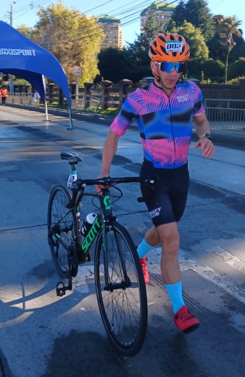 Imagen_4_Noticia_Puerto_Montt_recibio_el_Triatlon_Desafio_Aguas_Frias_2026.md.jpg