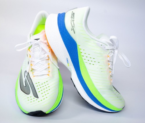 Imagen_noticia_Skechers_Aero_Razor_Mujer_P4-compressed.jpg