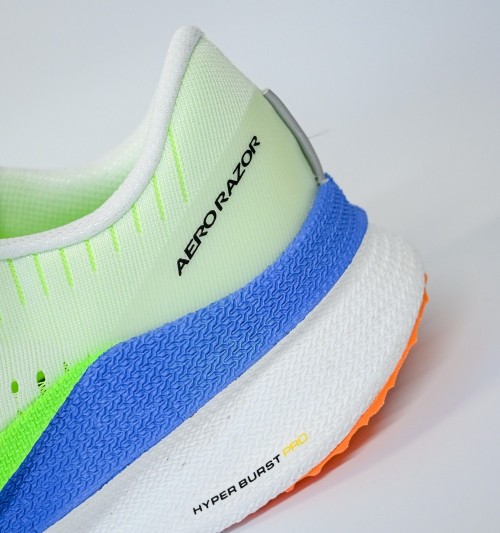 Imagen_noticia_Skechers_Aero_Razor_Mujer_P5-compressed.jpg