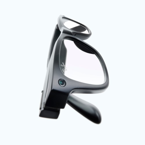 Imagen_3_Noticia_EssilorLuxottica_trae_a_Chile_los_anteojos_Ray_Ban_Meta_y_Oakley_Meta.md.jpg